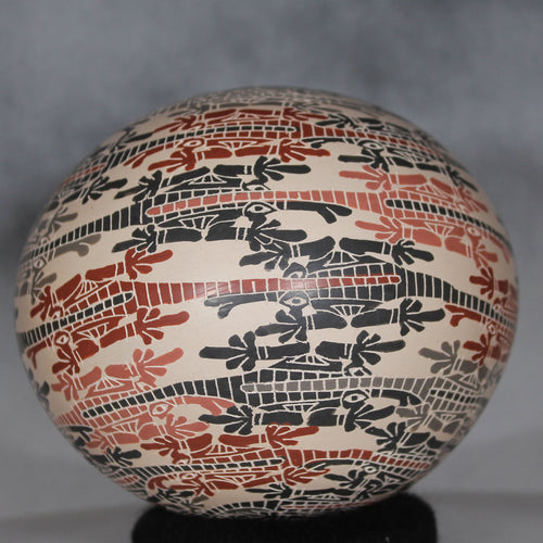 Mexican Mata Ortiz Pottery Interlocking Lizards