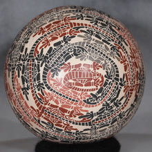 Load image into Gallery viewer, Mexican Mata Ortiz Pottery Interlocking Lizards
