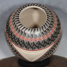 Load image into Gallery viewer, Señor Eleuterio Piña - Feeding Hummingbirds - Mexican Mata Ortiz Pottery
