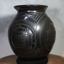 Load image into Gallery viewer, Señor Eli Ortiz - Paquime Feathers - Mata Ortiz Pottery
