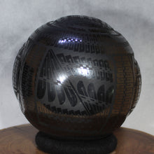 Load image into Gallery viewer, Señor Eli Ortiz - Paquime Feathers - Mata Ortiz Pottery
