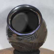 Load image into Gallery viewer, Señor Eli Ortiz - Paquime Feathers - Mata Ortiz Pottery
