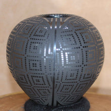 Load image into Gallery viewer, Señor Eli Ortiz - Black Gourd Olla - Mata Ortiz Pottery
