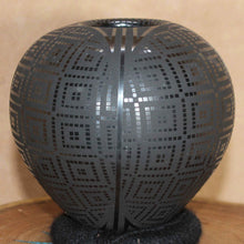 Load image into Gallery viewer, Señor Eli Ortiz - Black Gourd Olla - Mata Ortiz Pottery
