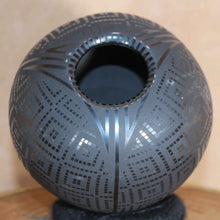 Load image into Gallery viewer, Señor Eli Ortiz - Black Gourd Olla - Mata Ortiz Pottery
