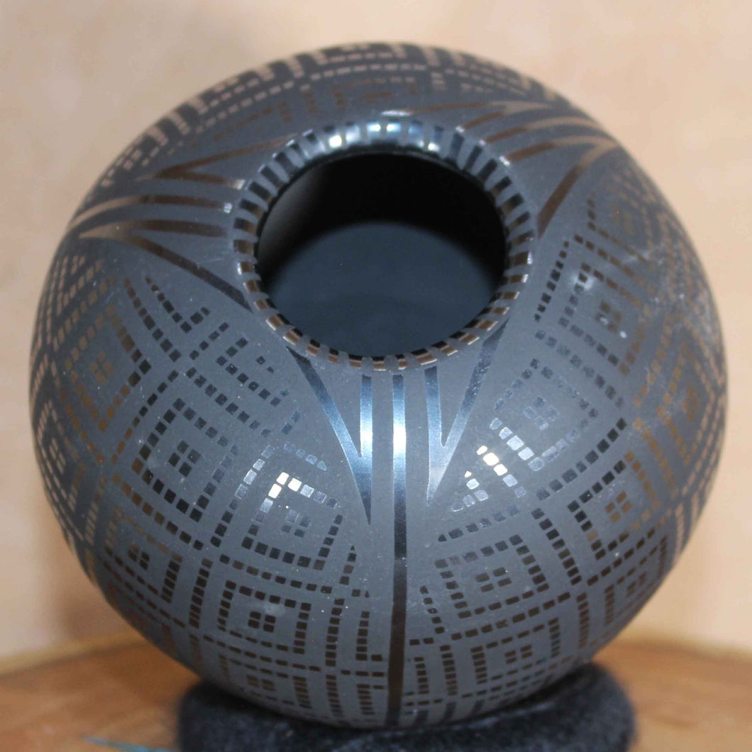 Señor Eli Ortiz - Black Gourd Olla - Mata Ortiz Pottery