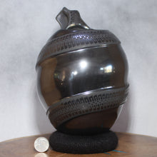 Load image into Gallery viewer, Señor Eli Ortiz - Rattlesnake Pottery - Mata Ortiz Original
