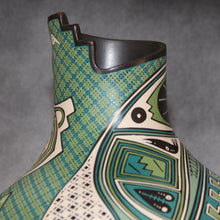 Load image into Gallery viewer, Close-up of step ladder neck Green Mata Ortiz Pottery

