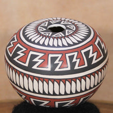 Load image into Gallery viewer, Señor Gerardo Mora Teña - Delicate Authentic Pottery - Mata Ortiz Mexican
