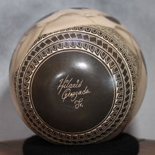 Load image into Gallery viewer, Overlapping Skulls - Mata Ortiz Pottery - Limited Edition
