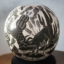 Load image into Gallery viewer, Señor Hilario Quezada Jr. - Chihuahua Wildlife Round - Mata Ortiz Pottery
