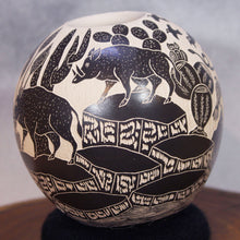 Load image into Gallery viewer, Señor Hilario Quezada Jr. - Chihuahua Wildlife Round - Mata Ortiz Pottery
