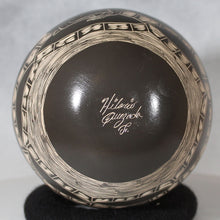 Load image into Gallery viewer, Signature of artist on Mata Ortiz Pottery
