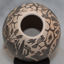 Load image into Gallery viewer, Top view of Mata Ortiz Pottery
