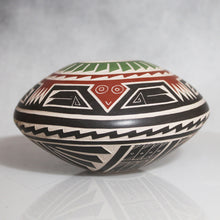 Load image into Gallery viewer, Etched Tortoise Motif Mata Ortiz Pottery
