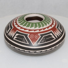 Load image into Gallery viewer, Etched Tortoise Motif Mata Ortiz Pottery
