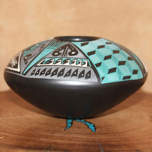 Load image into Gallery viewer, Señora Jocelyn Ortiz - Turquoise Glazing - Mata Ortiz Pottery
