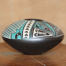 Load image into Gallery viewer, Señora Jocelyn Ortiz - Turquoise Glazing - Mata Ortiz Pottery
