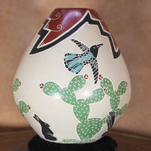 Load image into Gallery viewer, Señor Joel Corona - Cheerful Wildlife - Mata Ortiz Pottery
