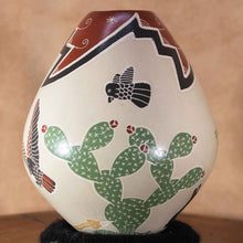 Load image into Gallery viewer, Señor Joel Corona - Cheerful Wildlife - Mata Ortiz Pottery
