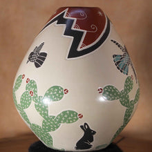 Load image into Gallery viewer, Señor Joel Corona - Cheerful Wildlife - Mata Ortiz Pottery
