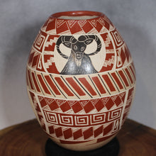 Load image into Gallery viewer, Señor Jonathon Villa - Etched Rams - Mata Ortiz Pottery
