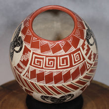 Load image into Gallery viewer, Señor Jonathon Villa - Etched Rams - Mata Ortiz Pottery
