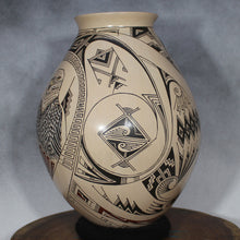Load image into Gallery viewer, Mata Ortiz Pottery - Señor Manuel Guillen - Eagle &amp; Fish
