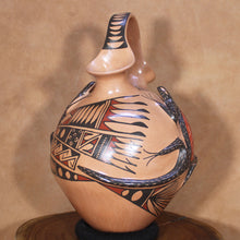 Load image into Gallery viewer, Señor Manuel Mora - Calm Lizards Wedding Vase - Mata Ortiz Pottery
