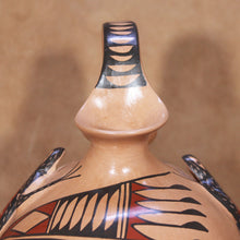 Load image into Gallery viewer, Señor Manuel Mora - Calm Lizards Wedding Vase - Mata Ortiz Pottery
