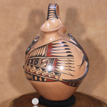 Load image into Gallery viewer, Señor Manuel Mora - Calm Lizards Wedding Vase - Mata Ortiz Pottery
