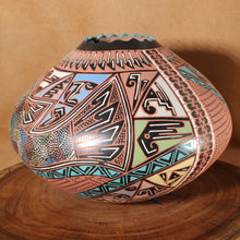 Load image into Gallery viewer, Señor &amp; Señora Valero - Vase of Dreams - Mata Ortiz Pottery
