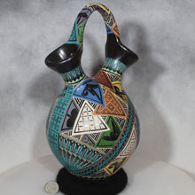 Load image into Gallery viewer, Wedding Vase with quarter for size comparison
