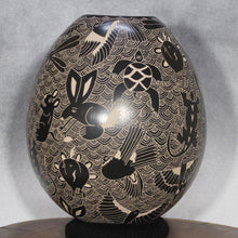 Load image into Gallery viewer, Mata Ortiz Pottery - Artists Alex Ortega and Vivi Silveira - Multitude Wildlife
