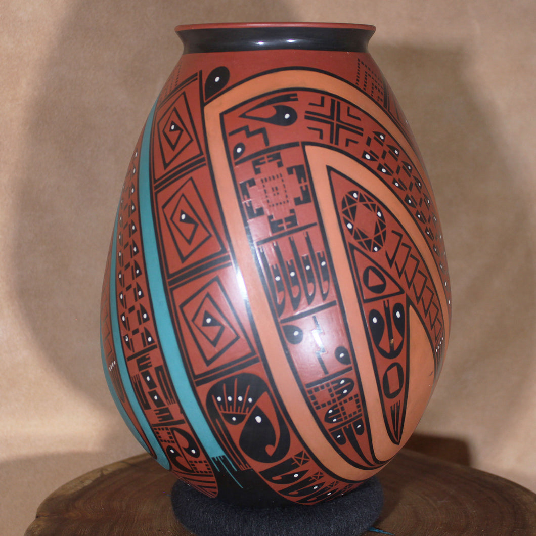 Mata Ortiz Pottery - Señor Oscar G. Quezada - Large w/ Bold Colors