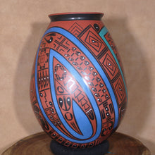 Load image into Gallery viewer, Mata Ortiz Pottery - Señor Oscar G. Quezada - Large w/ Bold Colors
