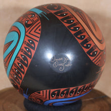 Load image into Gallery viewer, Mata Ortiz Pottery - Señor Oscar G. Quezada - Large w/ Bold Colors
