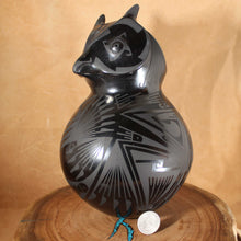 Load image into Gallery viewer, Copy of Señor Oscar G. Quezada - Black Ceramic Owl Figure - Mata Ortiz Pottery
