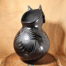 Load image into Gallery viewer, Copy of Señor Oscar G. Quezada - Black Ceramic Owl Figure - Mata Ortiz Pottery
