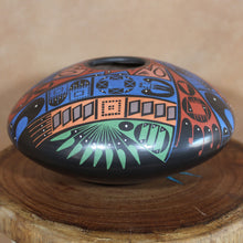 Load image into Gallery viewer, Mata Ortiz Pottery - Señor Oscar G. Quezada - Southwest Low Profile
