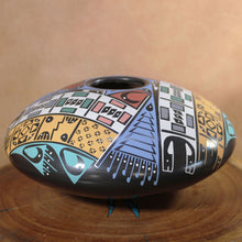 Load image into Gallery viewer, Mata Ortiz Pottery - Señor Oscar G. Quezada - Festive Low Profile
