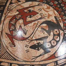 Load image into Gallery viewer, Close-up of lizards in the mata ortiz pottery
