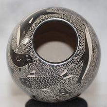 Load image into Gallery viewer, Top view of sea life mata ortiz pottery
