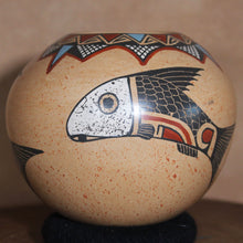 Load image into Gallery viewer, Señor Roberto Bañuelos - Esteemed Senor Artist - Mata Ortiz Pottery
