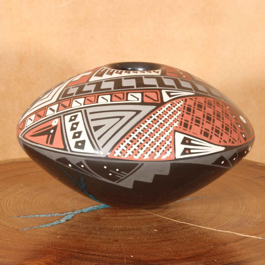 Señora Rocio Silveira - Low Profile Artistry - Mata Ortiz Pottery