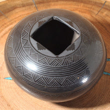 Load image into Gallery viewer, Señor Ruben Rodriguez - Small Mirror Black Pot - Mata Ortiz Pottery
