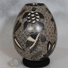 Load image into Gallery viewer, Mata Ortiz Pottery Etched Bunnies Birds Insects next to dime for scale
