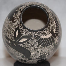 Load image into Gallery viewer, Top view of Mata Ortiz Pottery Etched 
