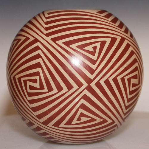Mata Ortiz Pottery Intense Concentric Patterns