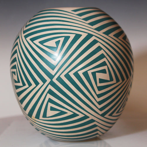 Mata Ortiz Pottery Intense Green Concentric Patterns